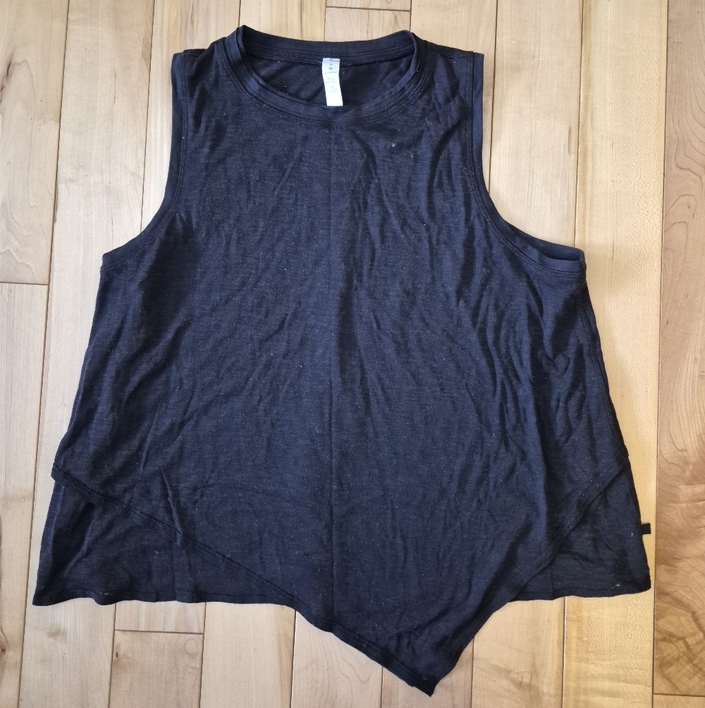 Lululemon women's size 8 black sleeveless top